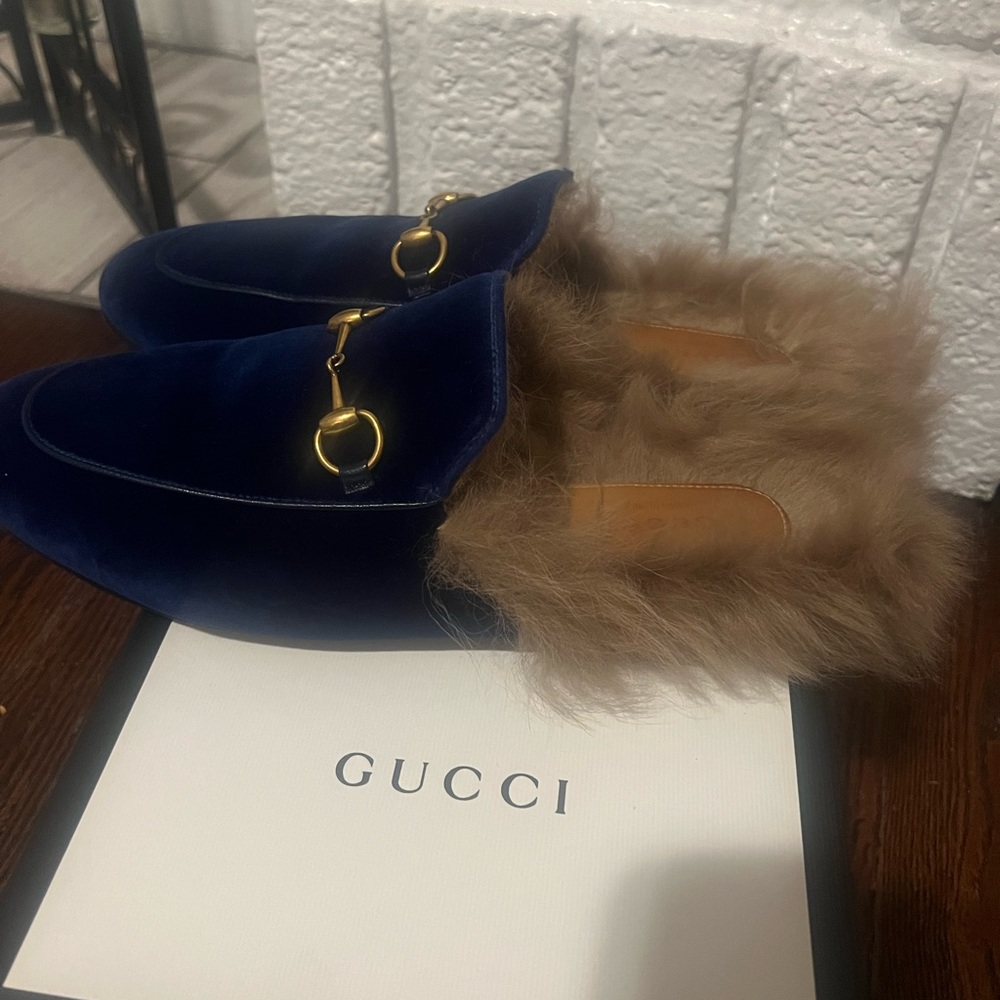 Gucci Princetown velvet mules with fur lining. Size 9 in cobalt blue. With box. - Picture 4 of 10